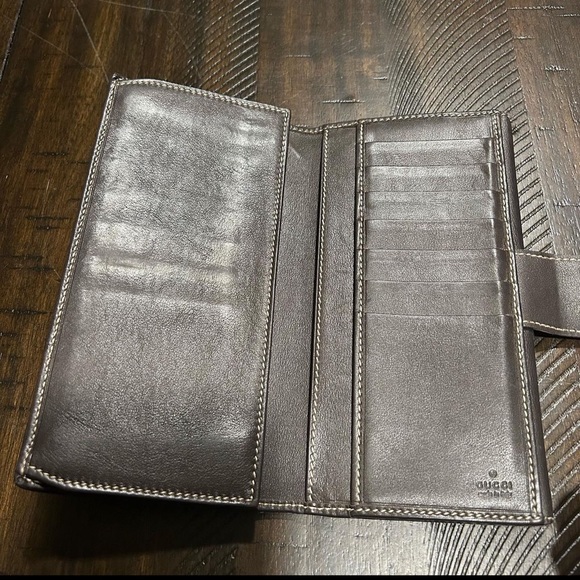 Gucci Monogram Heart Wallet - Picture 2 of 9